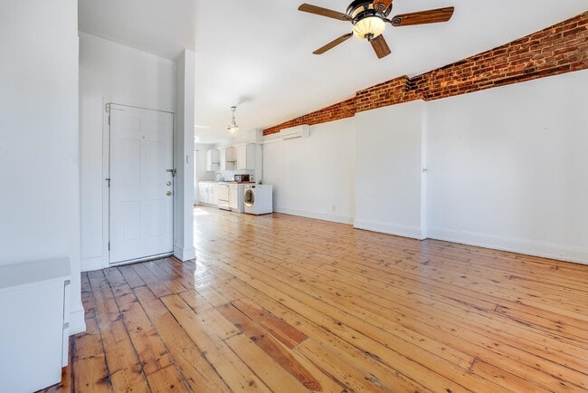 Building Photo - 223 8th St