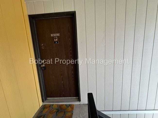 Building Photo - 400 S Saliman Rd