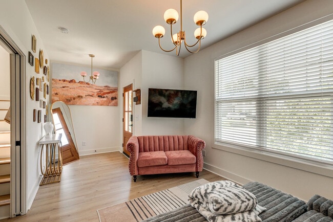 Building Photo - 314 Duke St