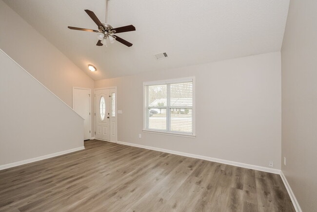 Building Photo - 1612 Picadilly Ct NE