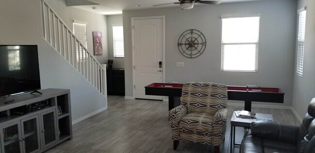 Sala de estar 1 - 8547 E Osage Ave