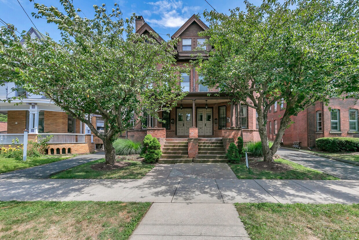 Foto principal - 127 Dwight St