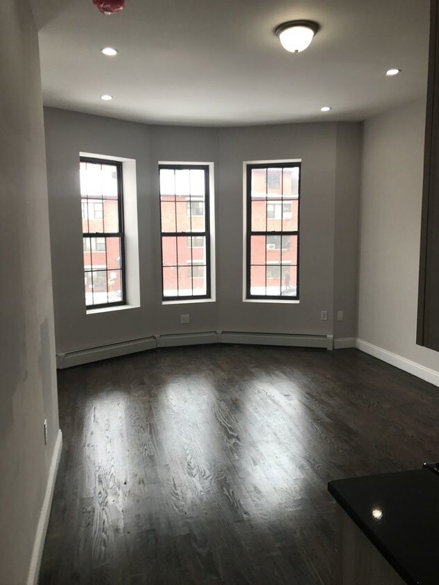 Primary Photo - 1613 Eastern Pkwy