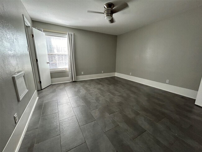 Foto del edificio - 5550 N Braeswood Blvd