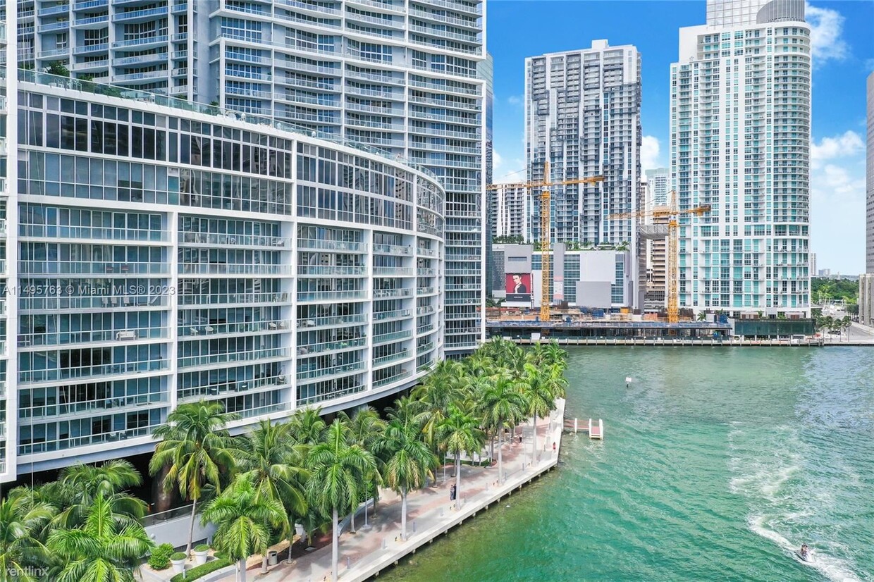 Foto principal - 2 br, 2 bath Condo - 495 Brickell Ave Apt ...