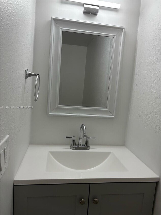 Primary Photo - 2185 86th Dr