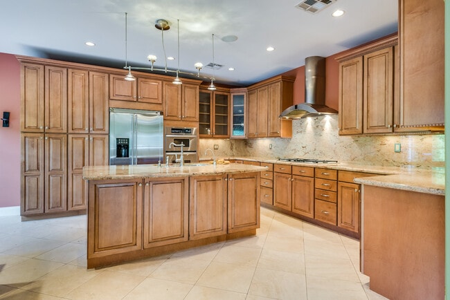 Photo - 2006 Manhattan Beach Blvd Apartment