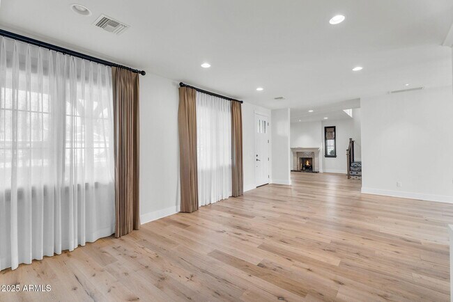 Foto del edificio - 4901 E Amelia Ave