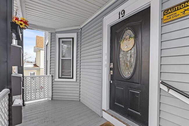 Building Photo - 19 Isabella St