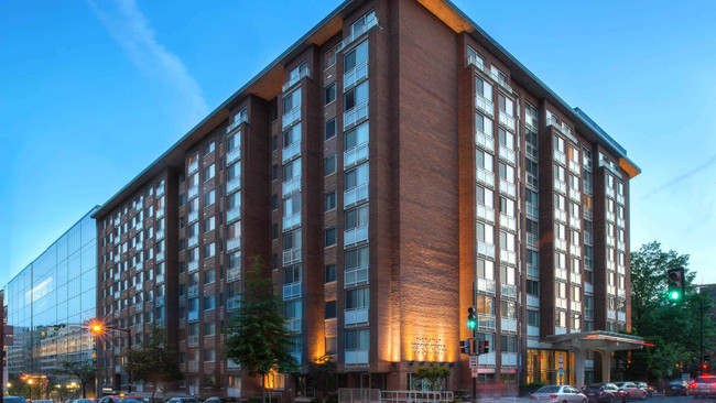 Edificio de The Flats at Dupont Circle Apartments - The Flats at Dupont Circle