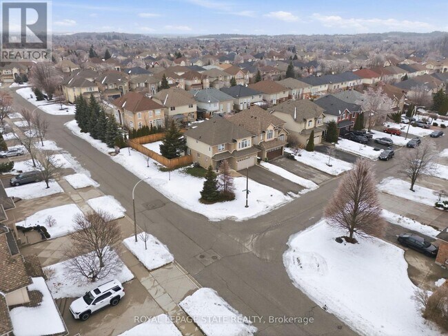 Building Photo - 3 Holkham Ave