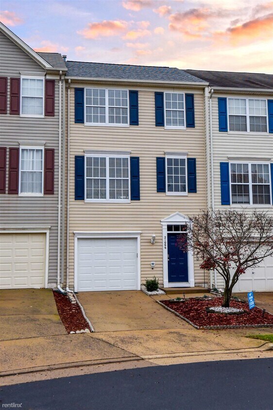 Primary Photo - 3 br, 2.5 bath Townhome - 21066 Tioga Terrace