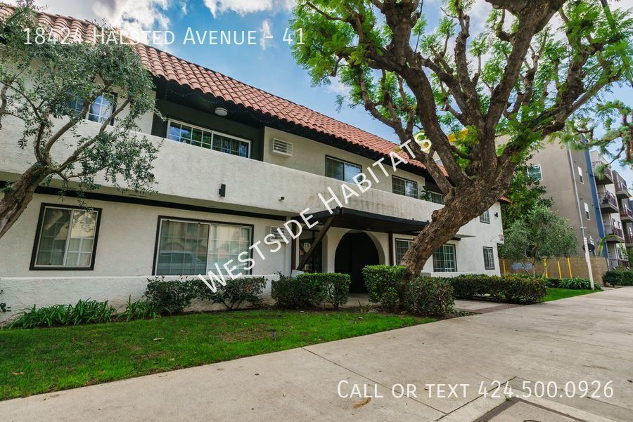 Primary Photo - 18424 Halseted - Gorgeous, fully renovated...