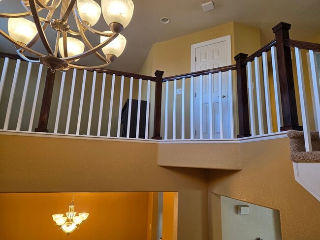 Building Photo - Beautiful and Expansive 4 Bed 3 Bath SFR b...