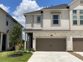 Building Photo - 5531 Holly Hvn Ct