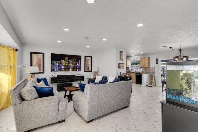 Foto del edificio - 6841 NW 7th Ct