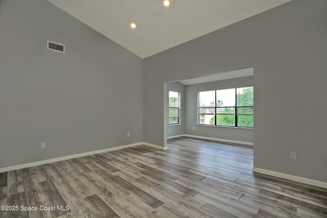 Building Photo - 225 S Tropical Trail