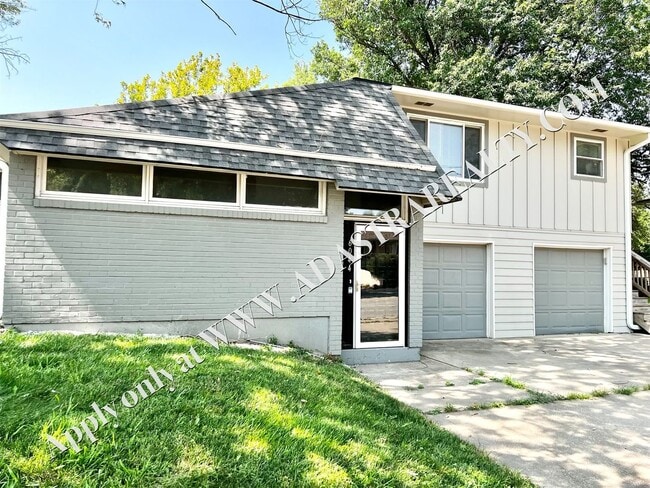 Building Photo - Spacious Shawnee Duplex-Coming SOON!!