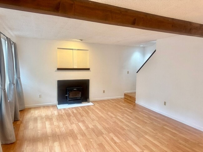 Building Photo - AK Duplex