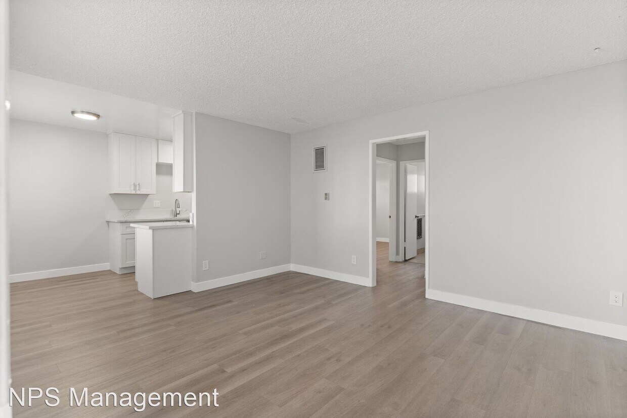 Primary Photo - 2 br, 1 bath Apartment - 1804 W 78th St 18...