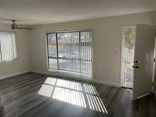 Building Photo - 842 Westbourne Dr
