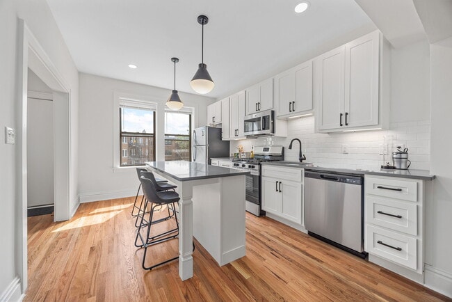 Building Photo - 721 Limit Ave