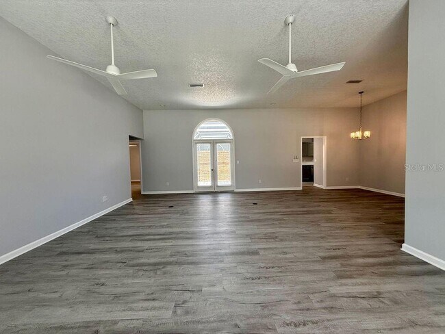 Building Photo - 2410 S Glen Eagles Dr