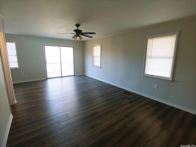 Foto del edificio - 10724 Sharon Rd