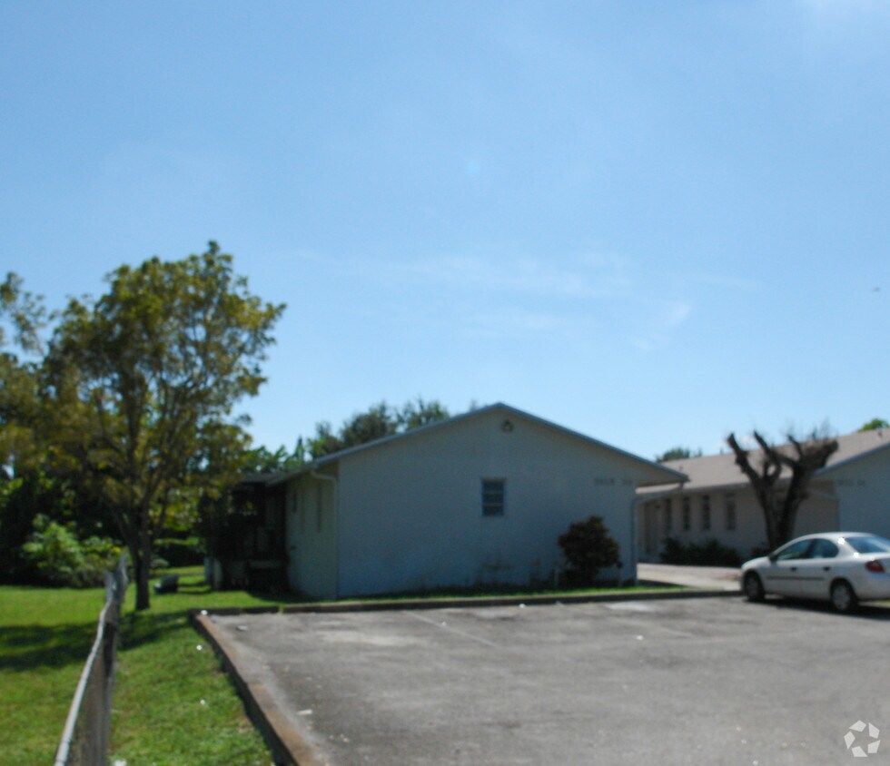 Primary Photo - 5926-5934 Taft St