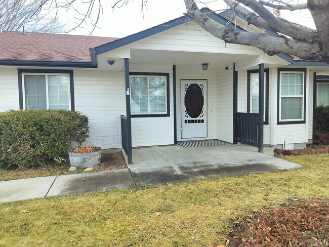 Foto del edificio - 230 War Eagle Dr