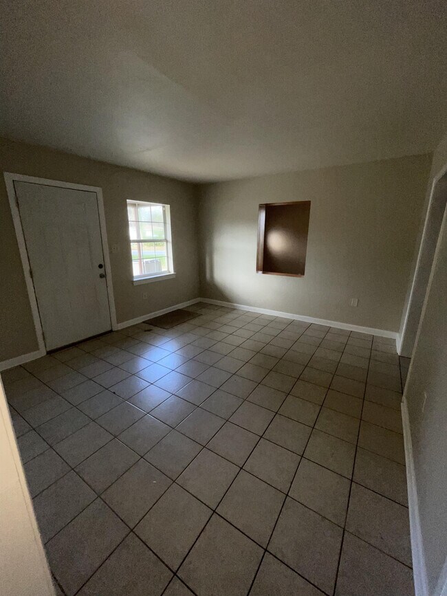 Building Photo - 4550 Lillian Hwy