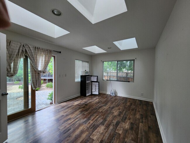 Foto del edificio - 1123 Pedrick Ct
