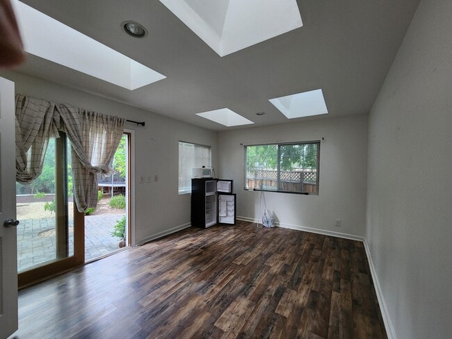 Building Photo - 1123 Pedrick Ct
