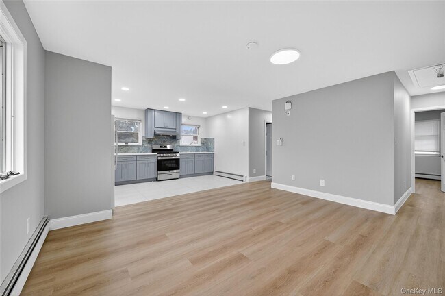 Foto del edificio - 48 Rockaway Ave