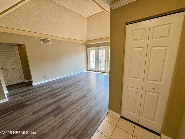 Building Photo - 6654 Bell Tower Ct