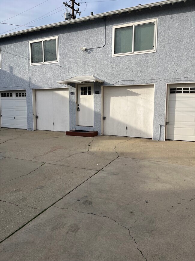 Entrada - 811 E Nutwood St
