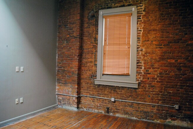 Foto del edificio - 829 S Railroad Ave