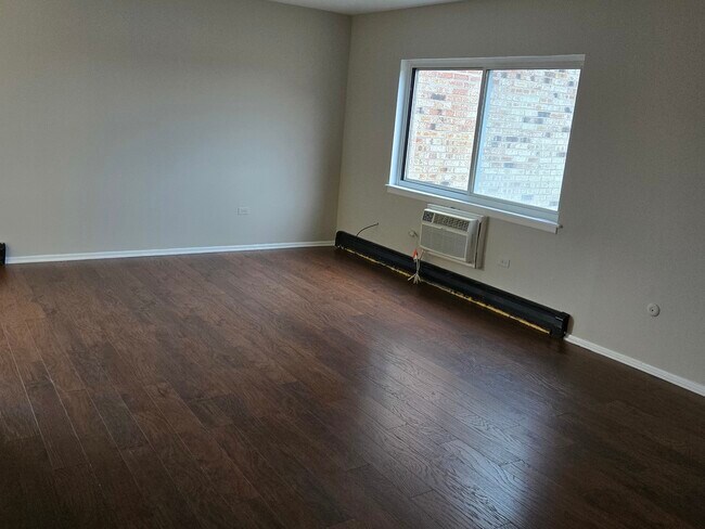 Foto del edificio - 8655 1/2 W Foster Ave