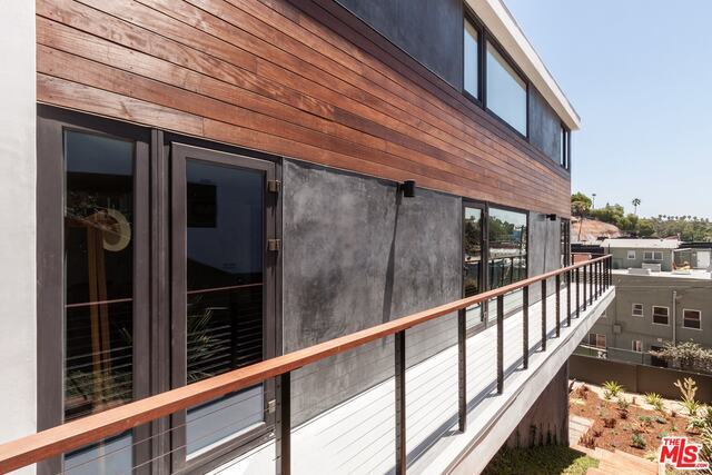 Building Photo - 3244 Descanso Dr