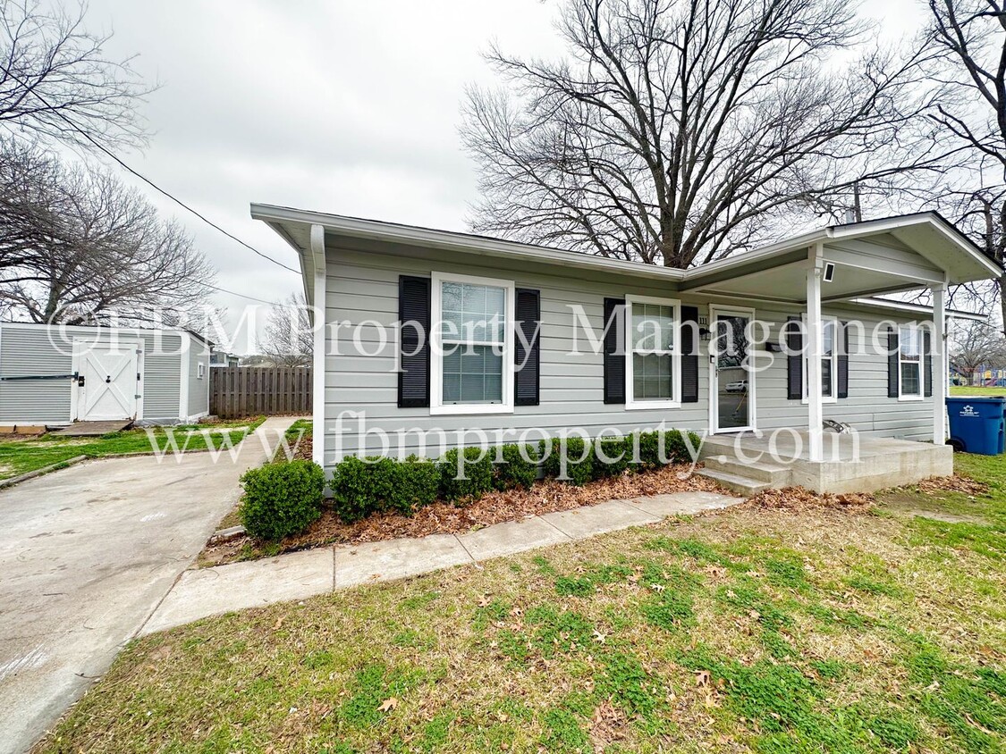 Primary Photo - 111 Oaklawn Dr