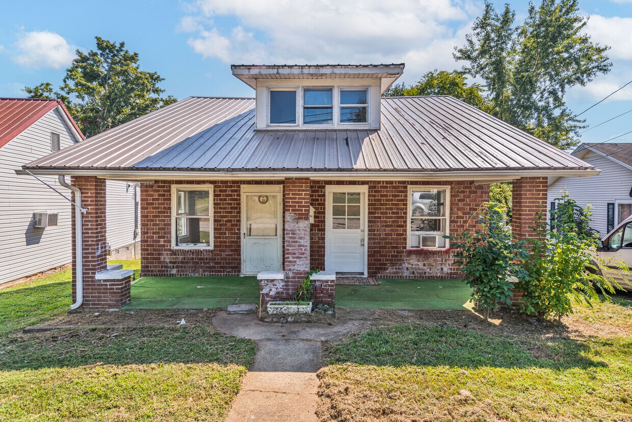 Foto principal - 120 E Oak St