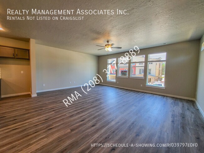 Building Photo - 3104 N Network Ln