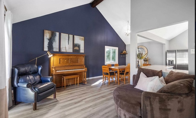 Building Photo - Spacious Millard Home!