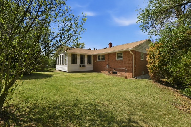 Building Photo - 3519 Duke St
