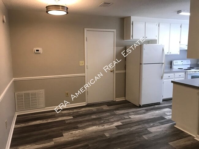 Building Photo - 571 Woodlow Rd