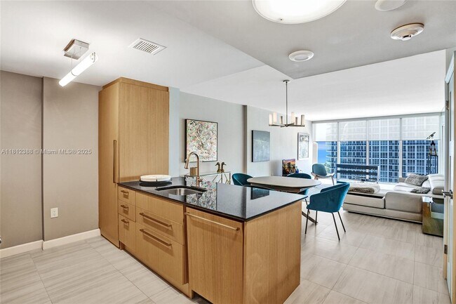 Foto del edificio - 10275 Collins Ave