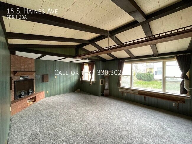 Foto del edificio - Five bedroom two bathroom home for rent