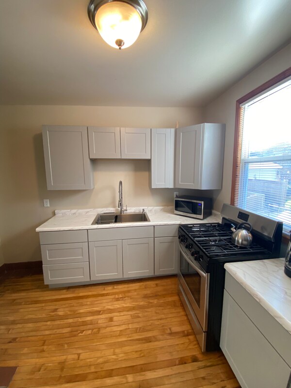 Building Photo - 2471 N Fratney St