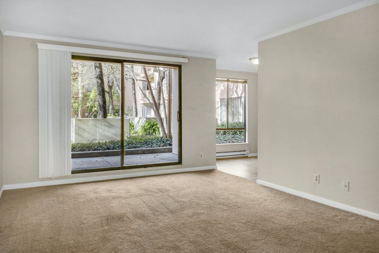 Foto principal - Sunny, 1 bedroom located on the 2nd floor ...