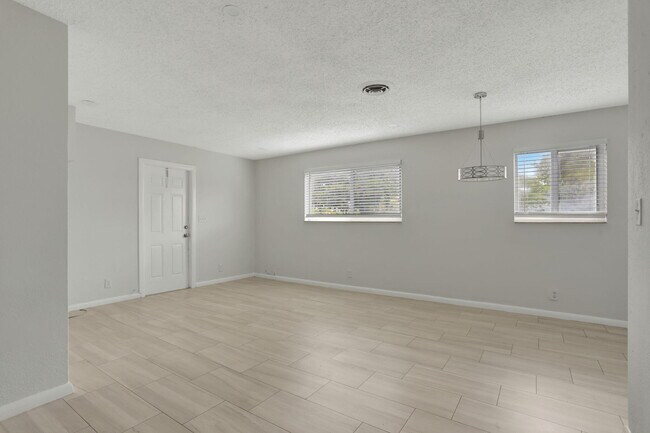 Building Photo - 3221 NE 7th Ave